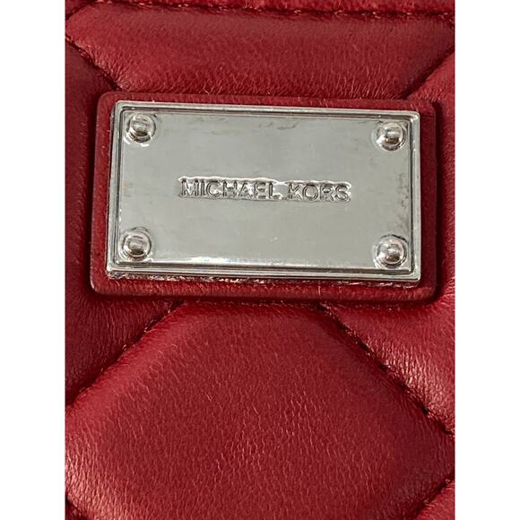 MICHAEL KORS, LARGE RED LEATHER QUILTED ZIP AROUND WALELT - Picture 2 of 16